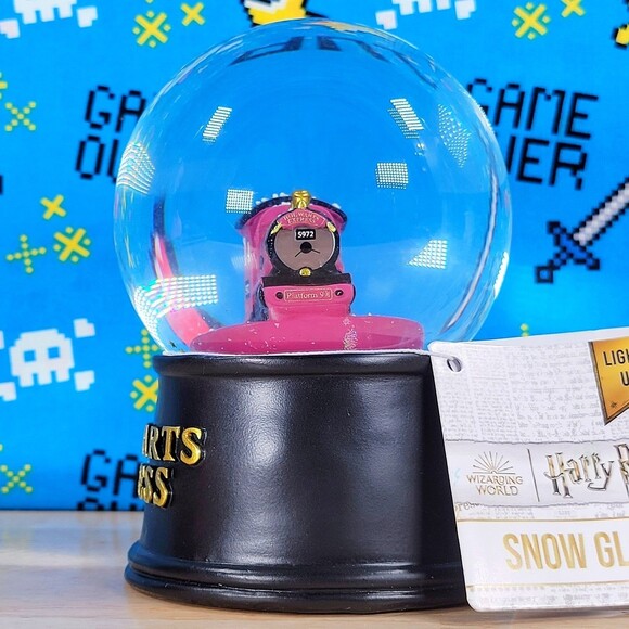 Harry Potter Hogwart's Express 5927 Light up LED RGB Collectible Snow Globe NWT - Picture 7 of 10